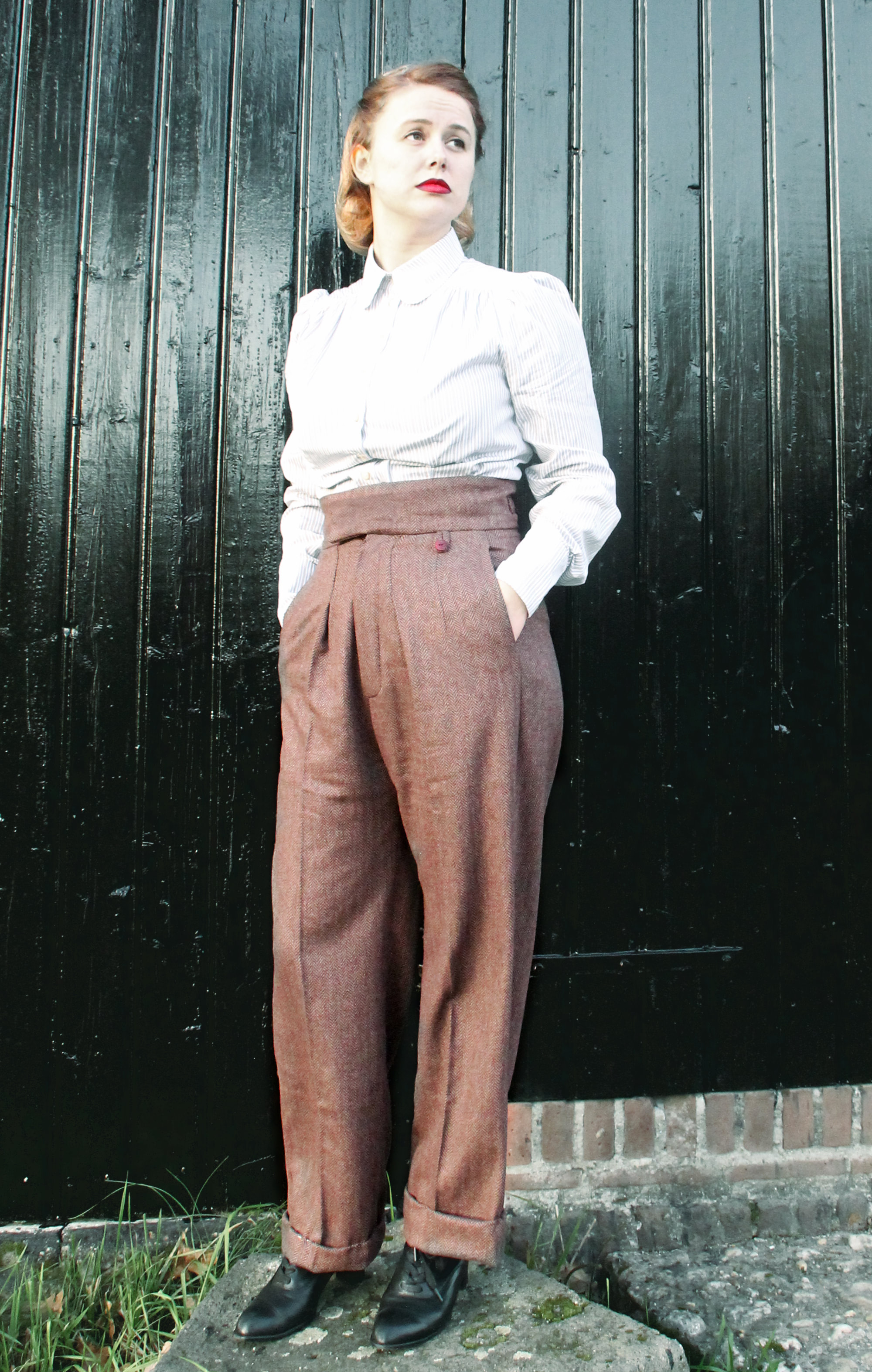 vintage 1930s 1940s ladies trousers in brown herringbone tweed